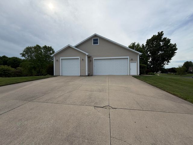 7809 Golf Meadows Drive Se, Caledonia Twp, MI 49316