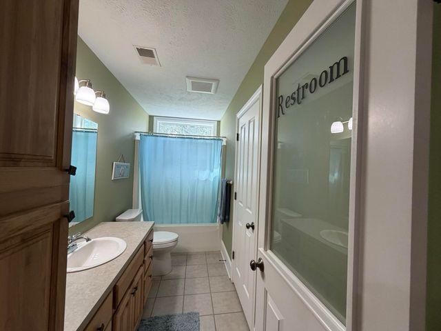 7809 Golf Meadows Drive Se, Caledonia Twp, MI 49316