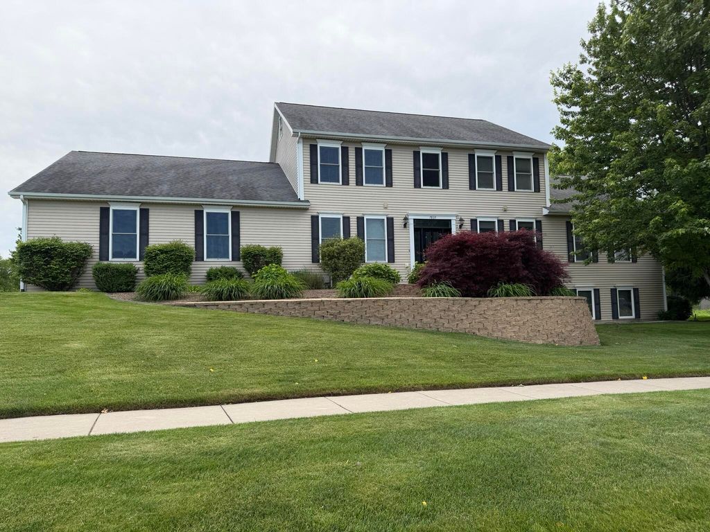7809 Golf Meadows Drive Se, Caledonia Twp, MI 49316