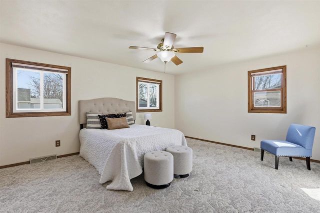 648 WANDA AVENUE, Neenah, WI 54956