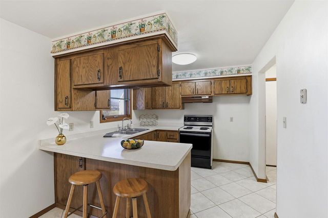 648 WANDA AVENUE, Neenah, WI 54956