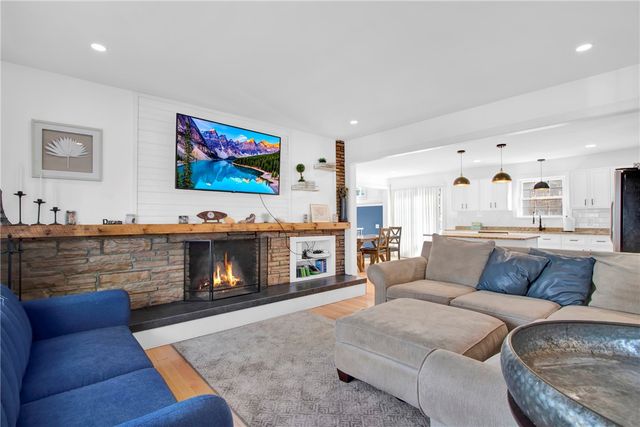 40 Rosner Avenue, North Providence, RI 02904