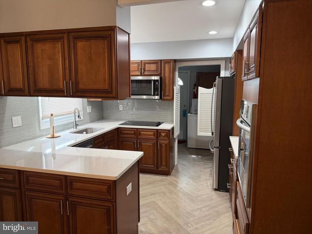 34 MAYFAIR CIR, Willingboro, NJ 08046