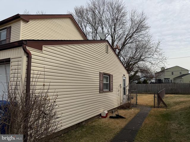 34 MAYFAIR CIR, Willingboro, NJ 08046