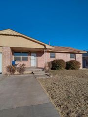 407 NW Compass Dr, Lawton, OK 73505