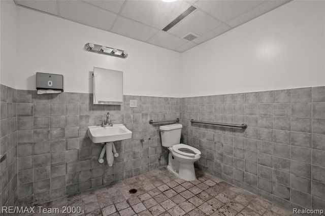 22211 W Warren Street, Dearborn Heights, MI 48127