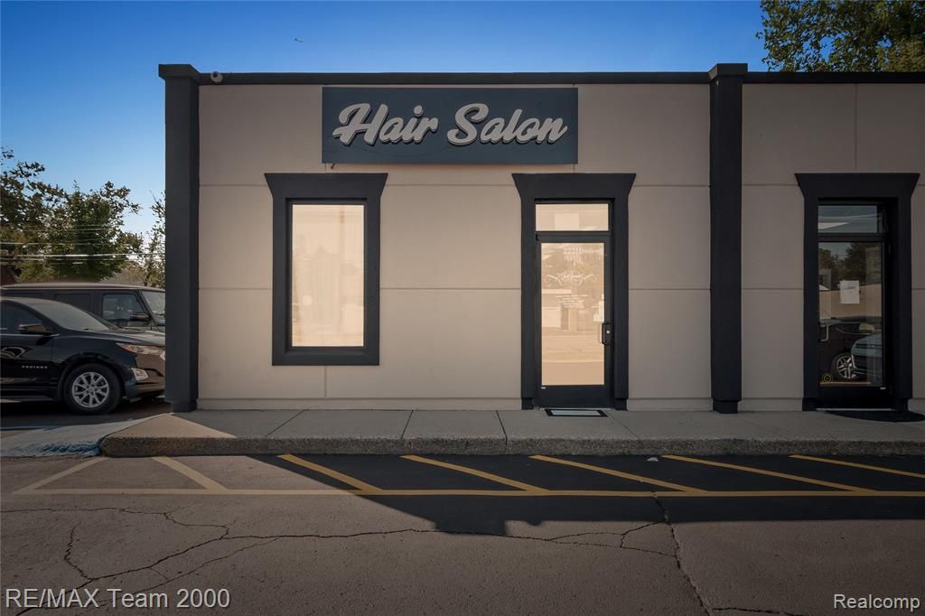 22211 W Warren Street, Dearborn Heights, MI 48127