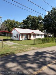 903 S Fargo Street, Muldrow, OK 74948