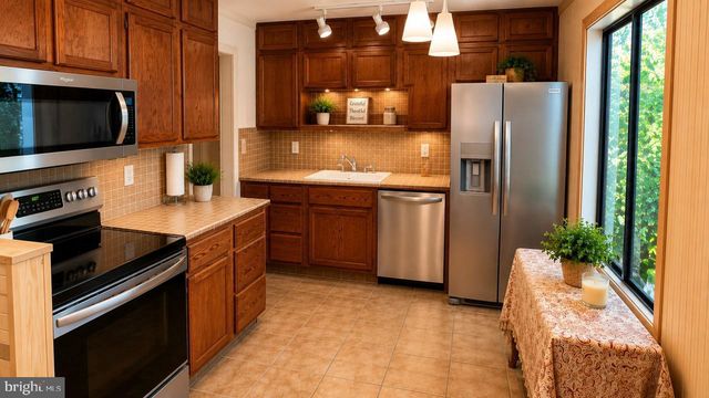 10 W ORANGE CT, Baltimore, MD 21234