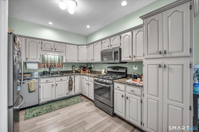 24 Honeysuckle Court 24, Berlin, CT 06037