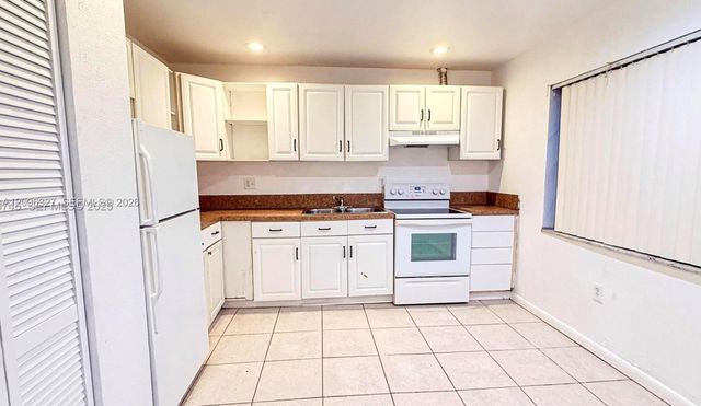 5100 SW 41st St 115, Pembroke Park, FL 33023