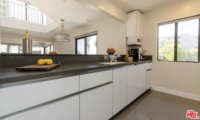 833 OCEAN Avenue 303, Santa Monica, CA 90403