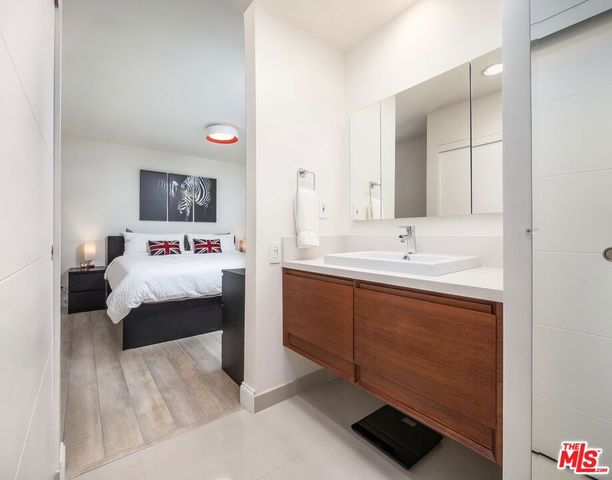 833 OCEAN Avenue 303, Santa Monica, CA 90403