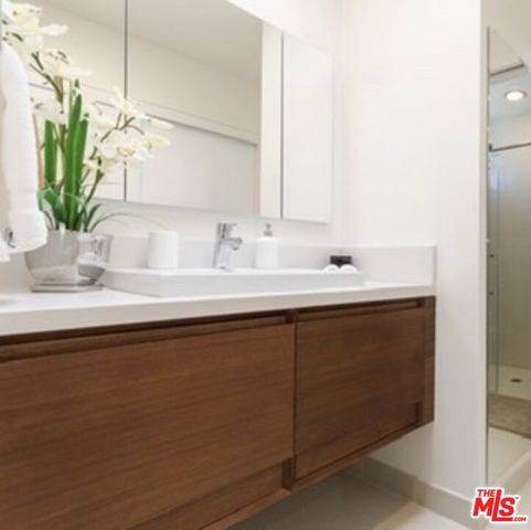 833 OCEAN Avenue 303, Santa Monica, CA 90403
