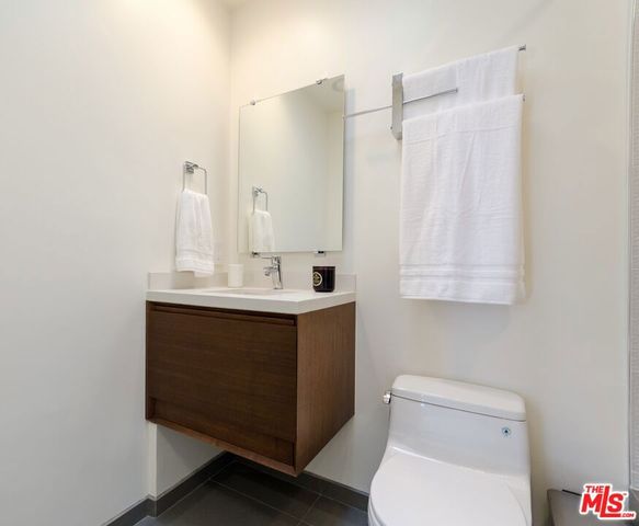 833 OCEAN Avenue 303, Santa Monica, CA 90403
