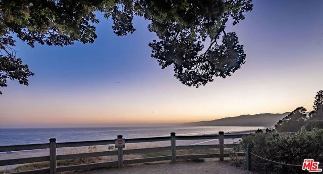 833 OCEAN Avenue 303, Santa Monica, CA 90403