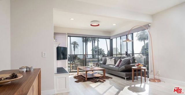 833 OCEAN Avenue 303, Santa Monica, CA 90403