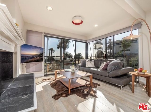 833 OCEAN Avenue 303, Santa Monica, CA 90403