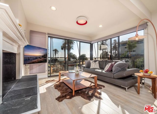 833 OCEAN Avenue 303, Santa Monica, CA 90403
