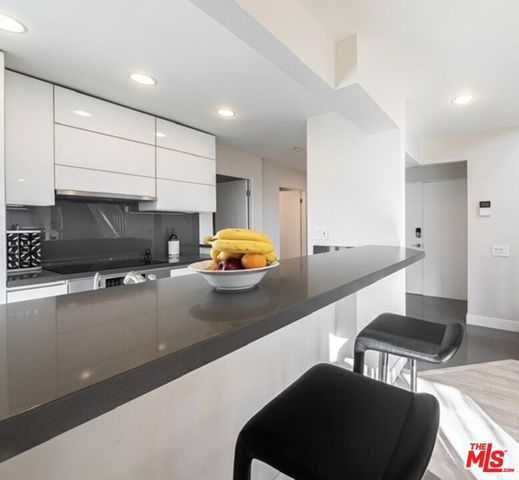 833 OCEAN Avenue 303, Santa Monica, CA 90403