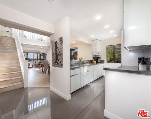 833 OCEAN Avenue 303, Santa Monica, CA 90403