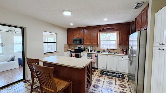 411 SE 4th Street, Dania Beach, FL 33004