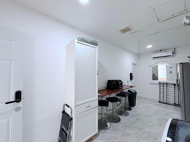 411 SE 4th Street, Dania Beach, FL 33004