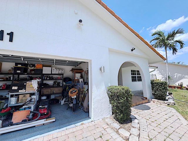 411 SE 4th Street, Dania Beach, FL 33004