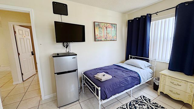 411 SE 4th Street, Dania Beach, FL 33004