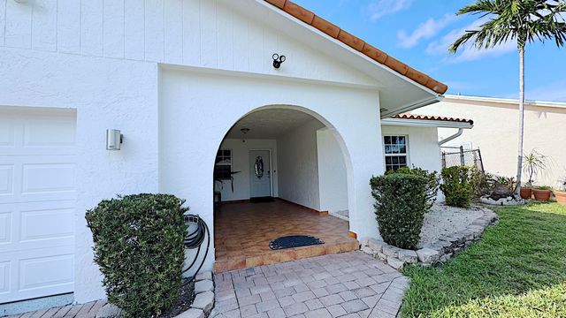 411 SE 4th Street, Dania Beach, FL 33004