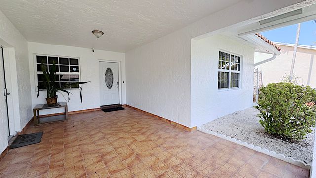 411 SE 4th Street, Dania Beach, FL 33004