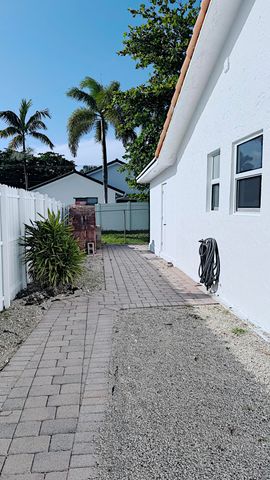 411 SE 4th Street, Dania Beach, FL 33004