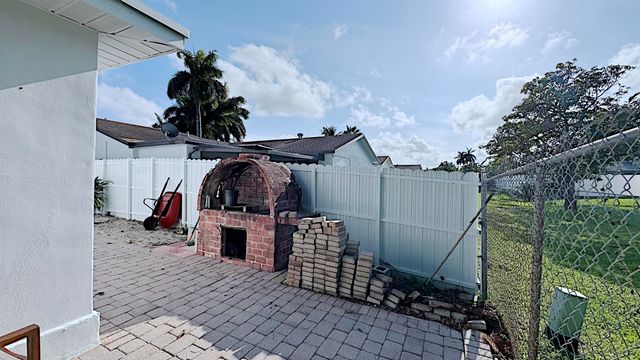 411 SE 4th Street, Dania Beach, FL 33004