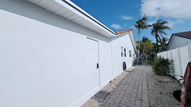 411 SE 4th Street, Dania Beach, FL 33004
