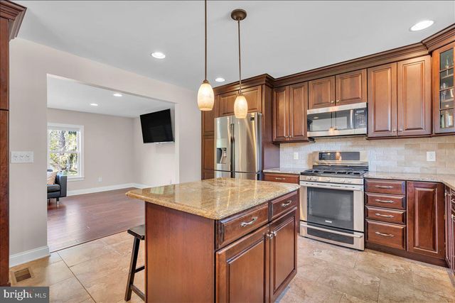 201 SANDRINGHAM RD, Cherry Hill, NJ 08003