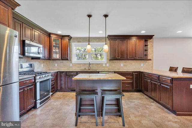 201 SANDRINGHAM RD, Cherry Hill, NJ 08003