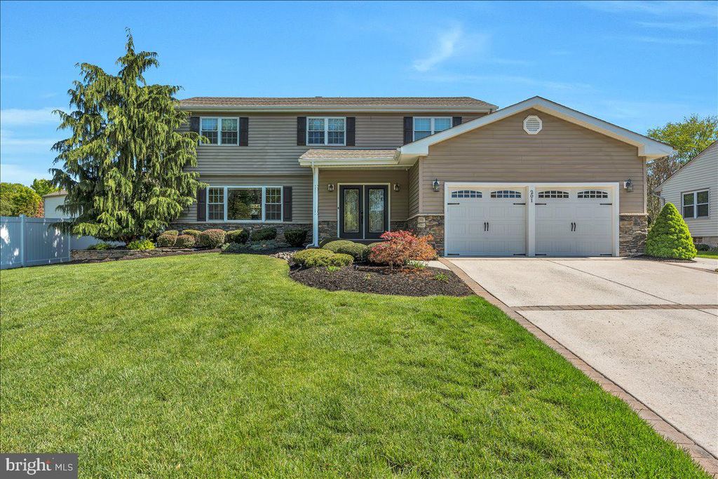 201 SANDRINGHAM RD, Cherry Hill, NJ 08003