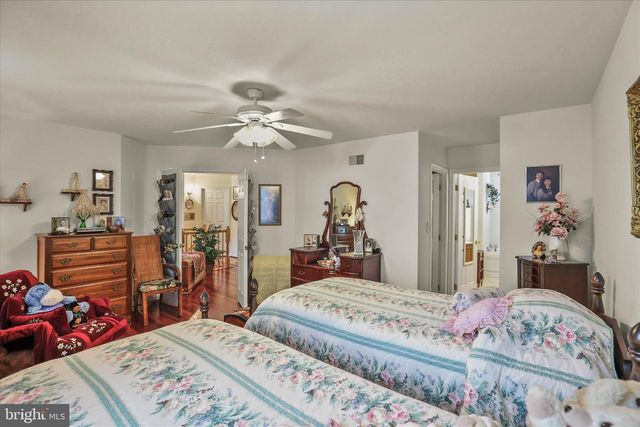 25 CORNELL DR, Hanover, PA 17331