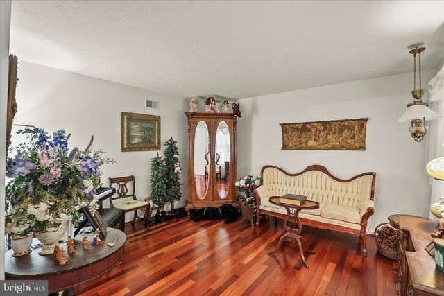 25 CORNELL DR, Hanover, PA 17331