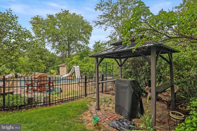 25 CORNELL DR, Hanover, PA 17331