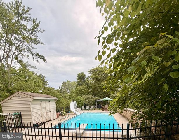 25 CORNELL DR, Hanover, PA 17331