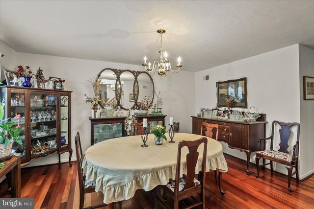 25 CORNELL DR, Hanover, PA 17331