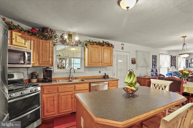 25 CORNELL DR, Hanover, PA 17331