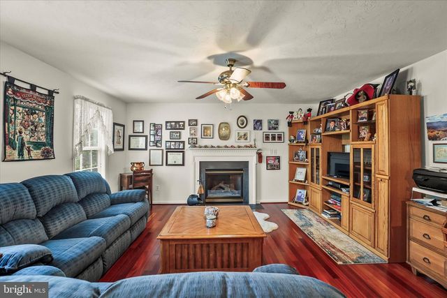 25 CORNELL DR, Hanover, PA 17331
