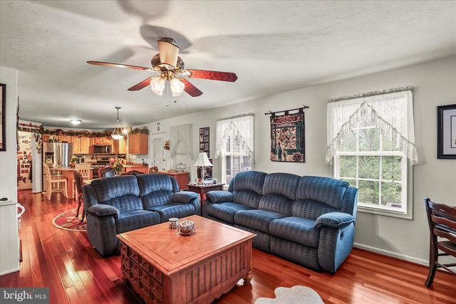 25 CORNELL DR, Hanover, PA 17331