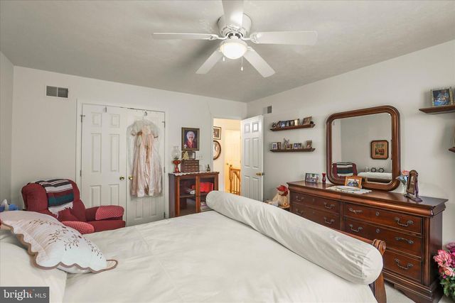 25 CORNELL DR, Hanover, PA 17331