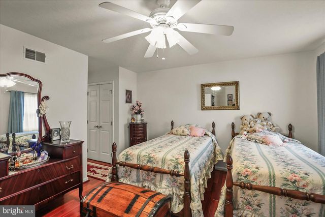 25 CORNELL DR, Hanover, PA 17331