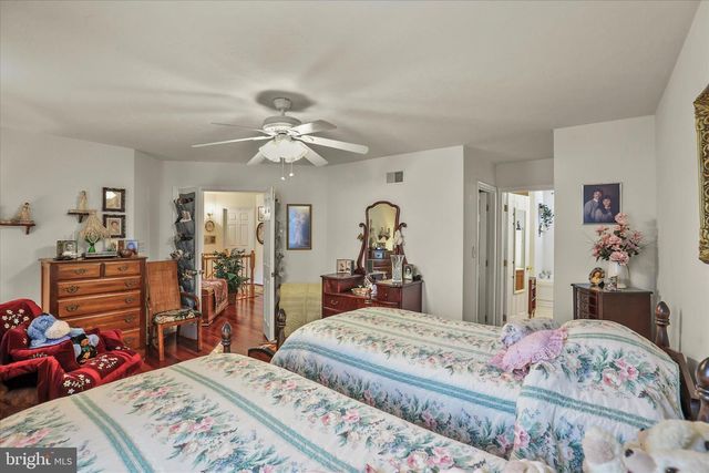 25 CORNELL DR, Hanover, PA 17331