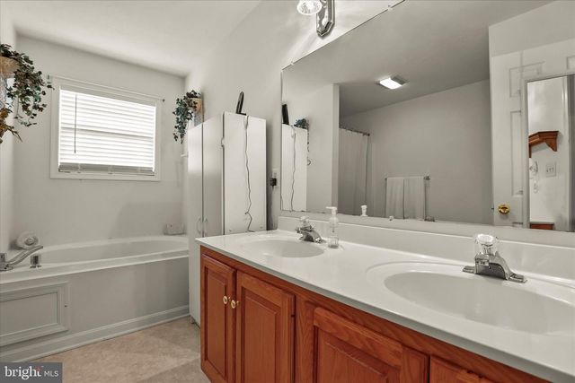 25 CORNELL DR, Hanover, PA 17331