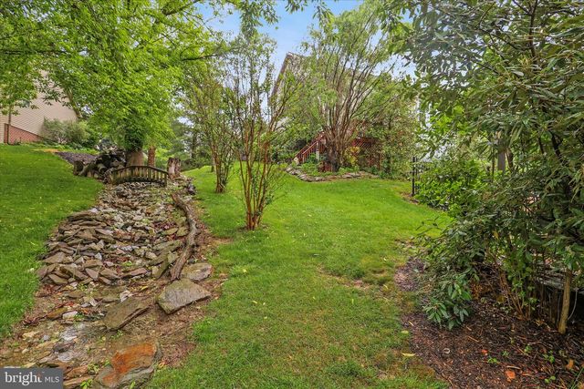 25 CORNELL DR, Hanover, PA 17331
